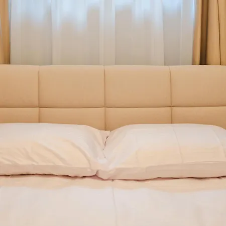 Апартаменты Elegant 2br Escape - Zorilor Charm With Parking *
