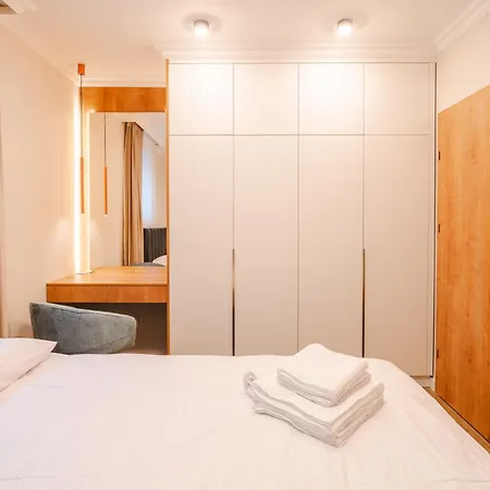 Апартаменты Elegant 2br Escape - Zorilor Charm With Parking Клуж-Напока