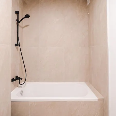 Elegant 2br Escape - Zorilor Charm With Parking דירה