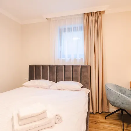 Elegant 2br Escape - Zorilor Charm With Parking Daire