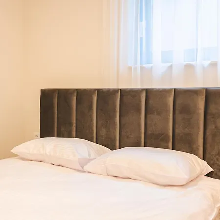 Апартаменты Elegant 2br Escape - Zorilor Charm With Parking