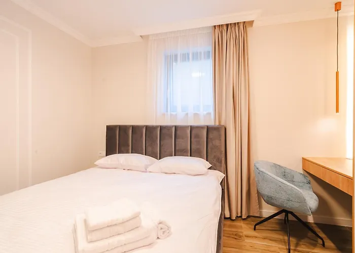 Elegant 2br Escape - Zorilor Charm With Parking Apartament