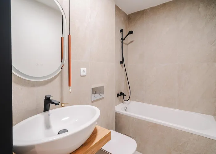 Elegant 2br Escape - Zorilor Charm With Parking Apartament *